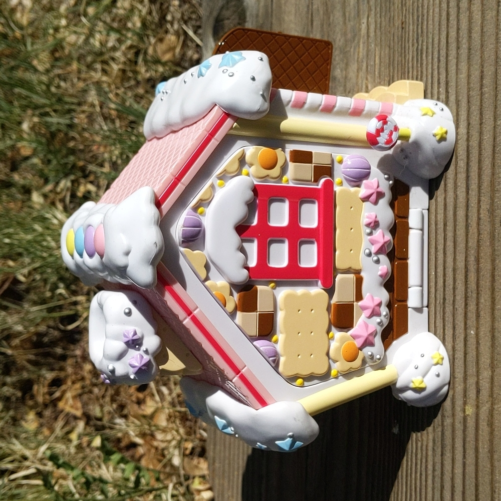 Sanrio Hello Kitty house with a open side door